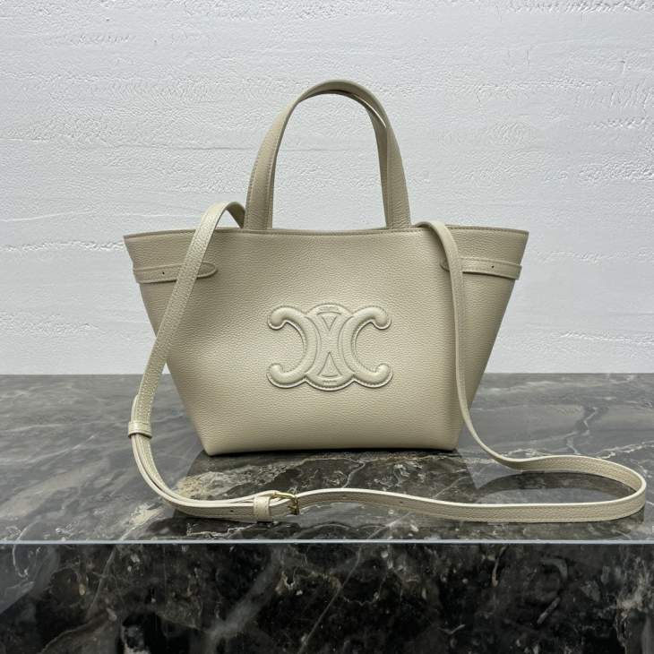 Picture of Celine Handbags _SKUfw225666810fw